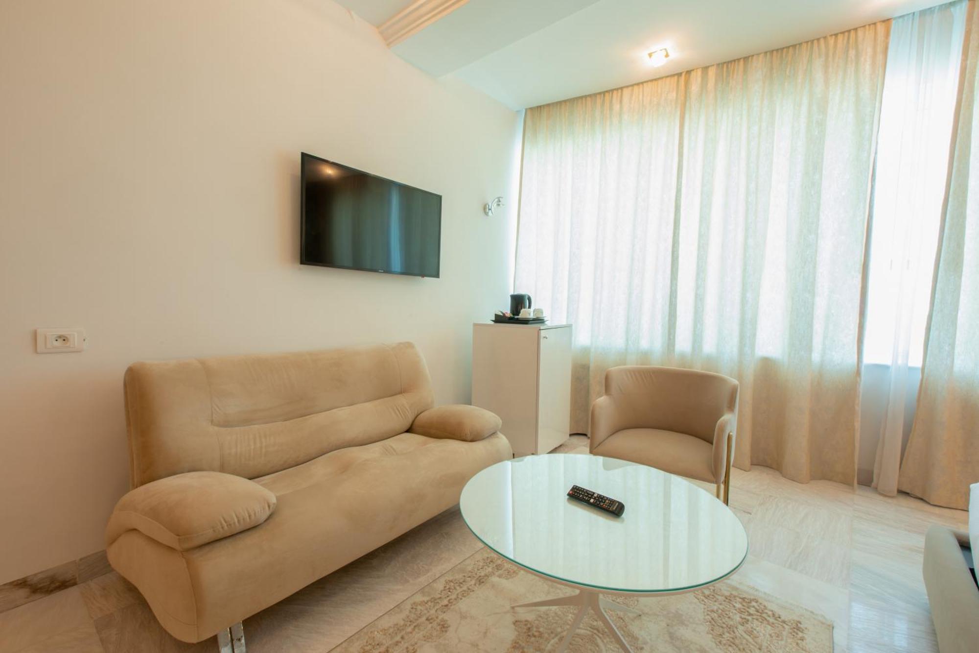 The Penthouse Suites Hotel Arjána Kültér fotó